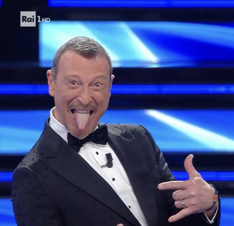 whitesunlower's tweet photo. faccio finta di stare bene ma mi manchi #Eurovision https://t.co/YTqPHzTHYI