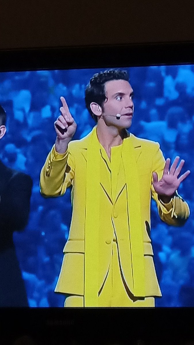 lisapownall1's tweet photo. I love #Mika so much pure joy. https://t.co/HVrYhj3gAJ
