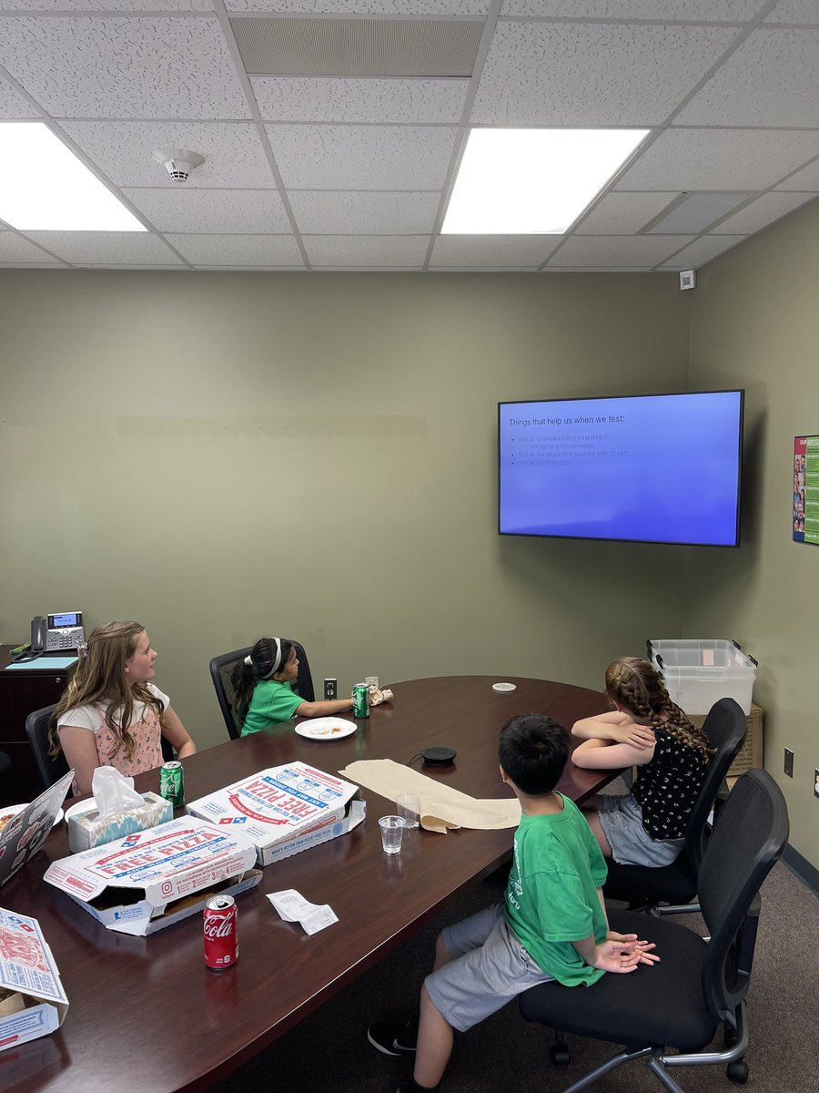 Prairie_Brandes's tweet photo. Our administrators also had a meeting scheduled with Dr. Nolten to discuss their thoughts and questions on assessment in 203. They asked great questions and made excellent observations about things that help them. @prairied203 #LearnersAsLeaders #NeverStopLearning #BeBold20 https://t.co/4v1FjkDO5V