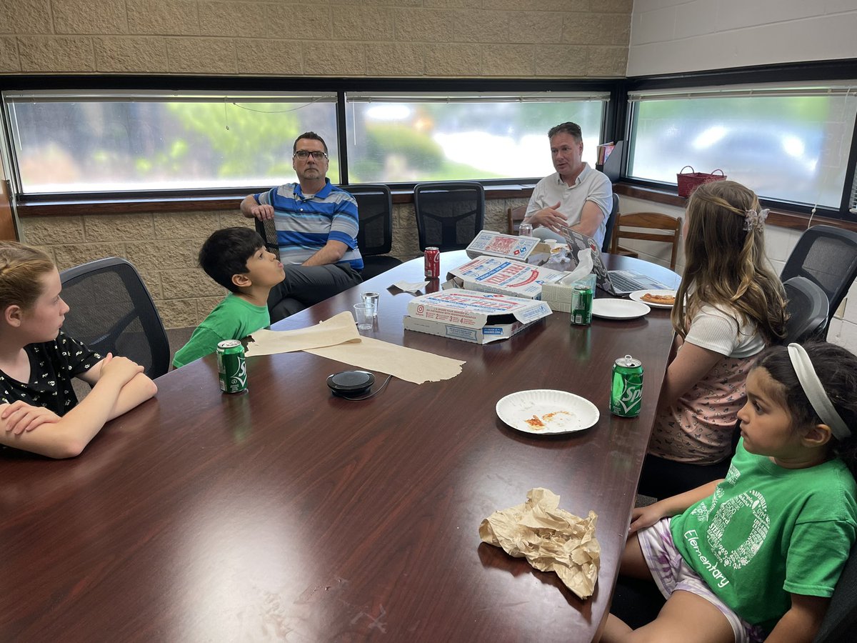 Prairie_Brandes's tweet photo. Our administrators also had a meeting scheduled with Dr. Nolten to discuss their thoughts and questions on assessment in 203. They asked great questions and made excellent observations about things that help them. @prairied203 #LearnersAsLeaders #NeverStopLearning #BeBold20 https://t.co/4v1FjkDO5V