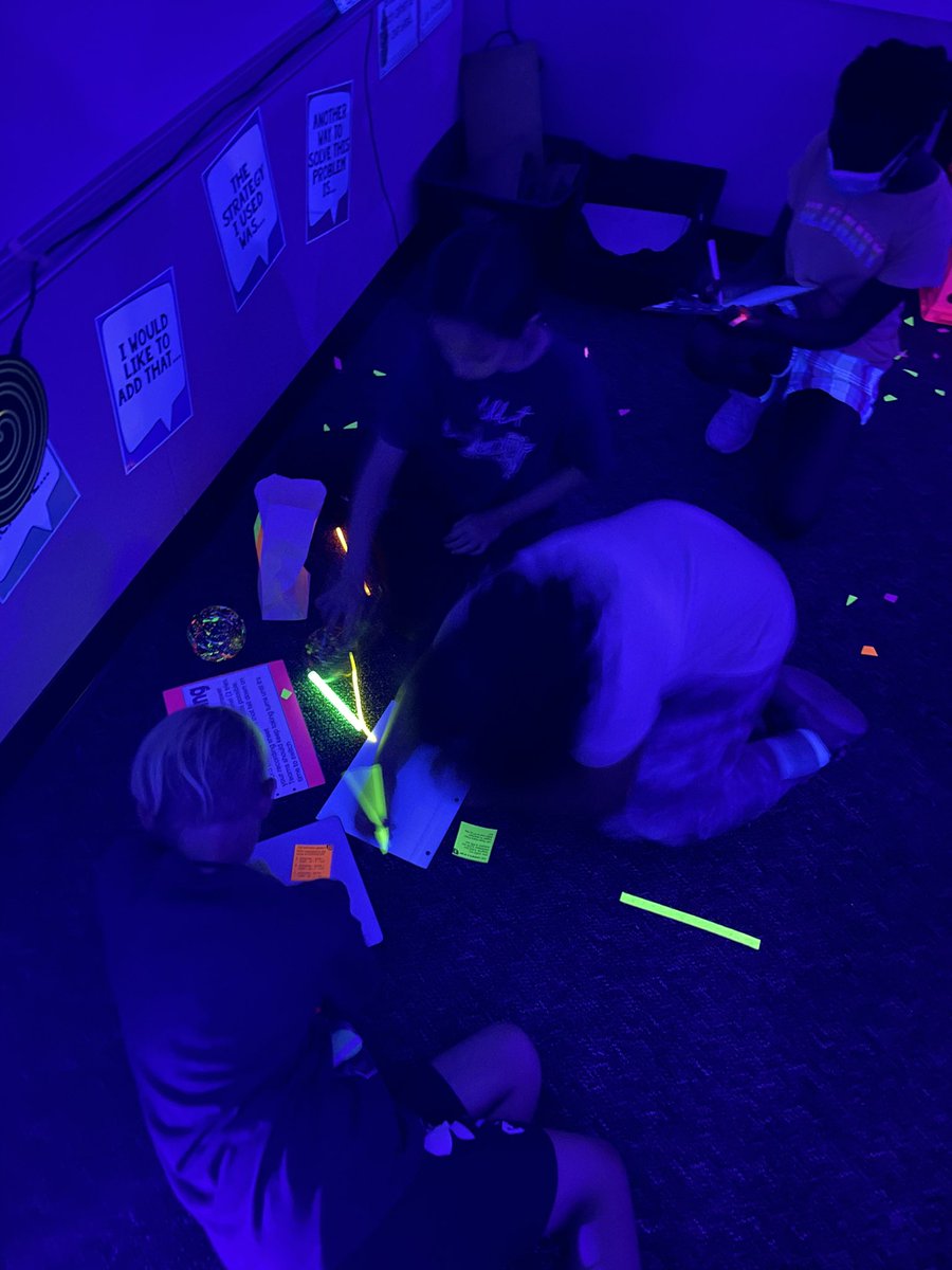 CherieWarren2's tweet photo. STAAR review day at WCES is GLOWING! #TISDWCES #Tomballisd https://t.co/0KUCBerFik