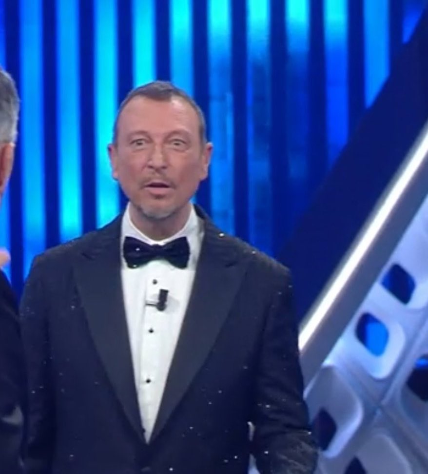 whitesunlower's tweet photo. amadeus che guarda da casa achille #Eurovision https://t.co/IMJc9tgzEj