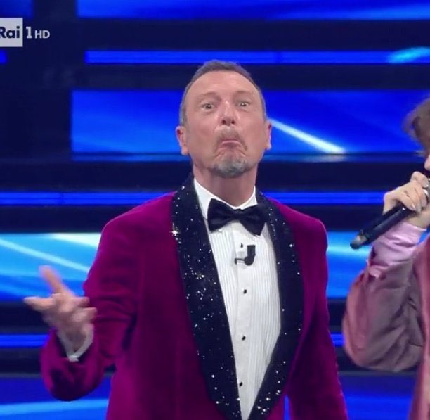 whitesunlower's tweet photo. amadeus che guarda da casa achille #Eurovision https://t.co/IMJc9tgzEj