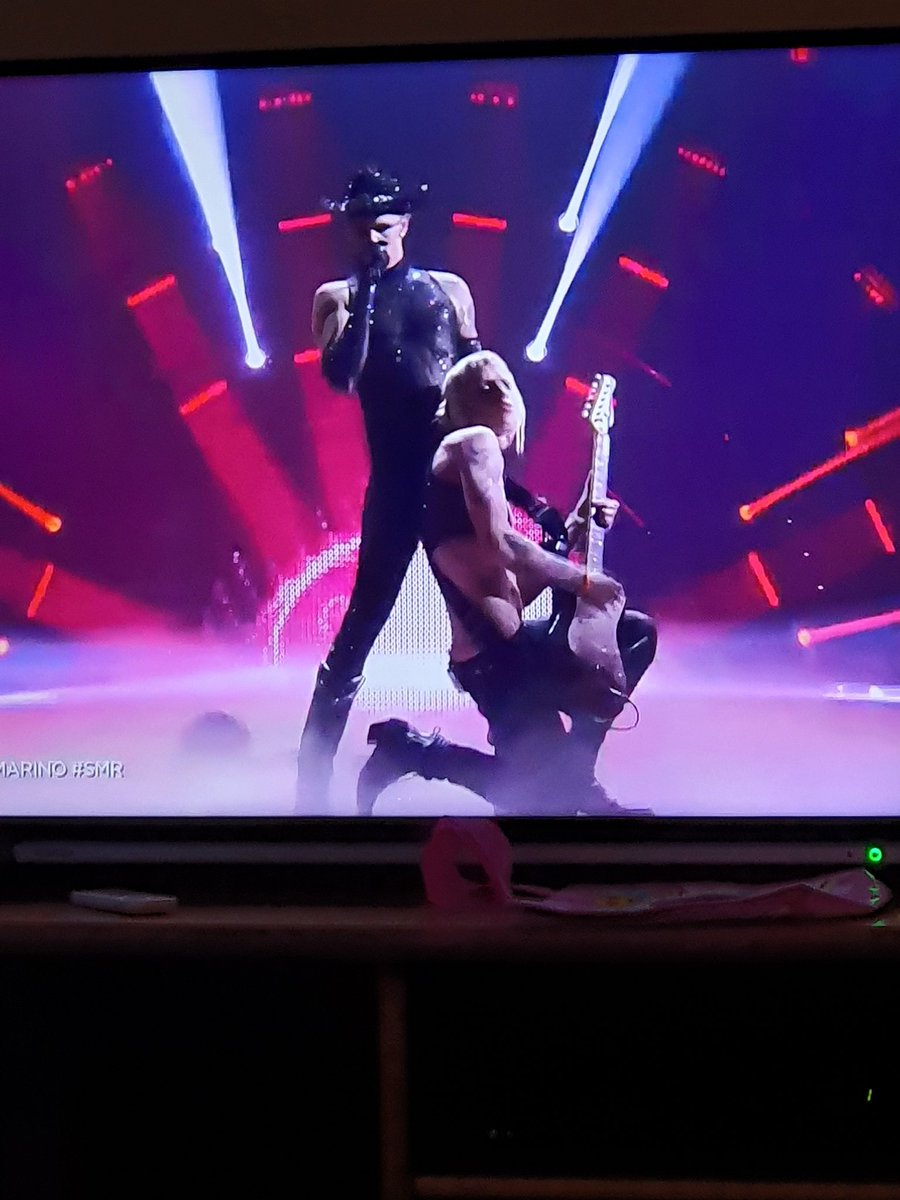 Ms_Maluku's tweet photo. Wanneer de Christine Le Duc uitverkoop heeft #Eurovision #Eurovision2022 https://t.co/35ArikAZkm