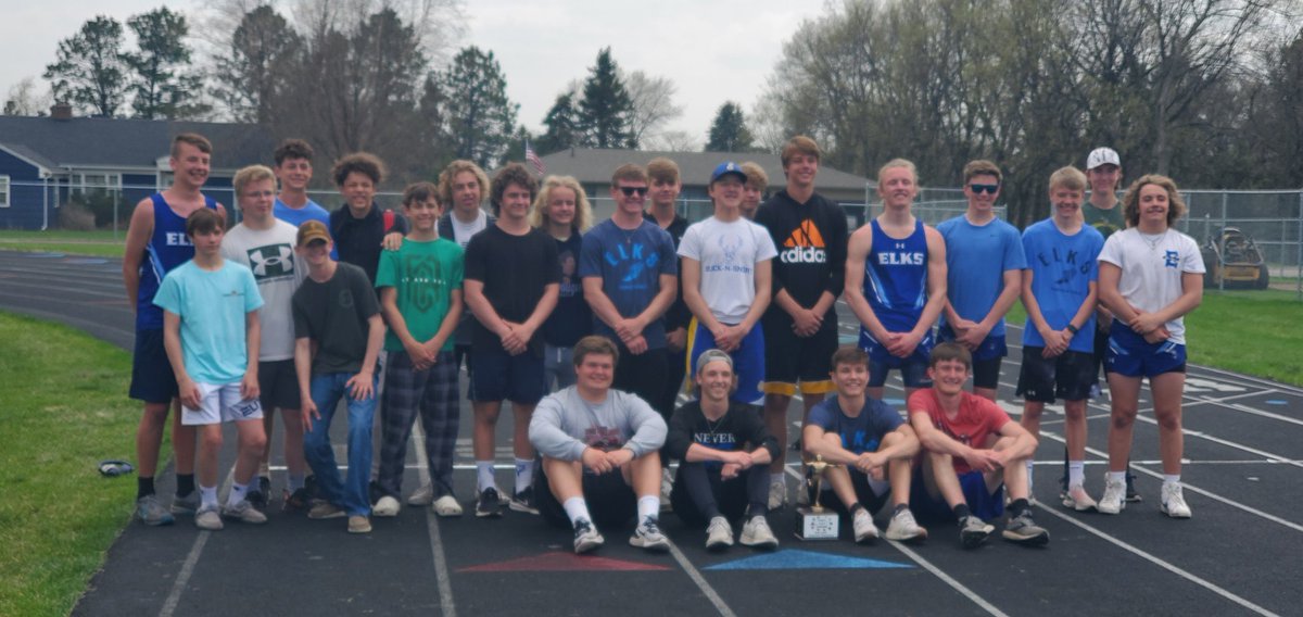 ElkstrackF's tweet photo. Presenting the 2022 DVC Boys Track and Field Champions! #GoElks @DakValConf https://t.co/bfSq50W07Q