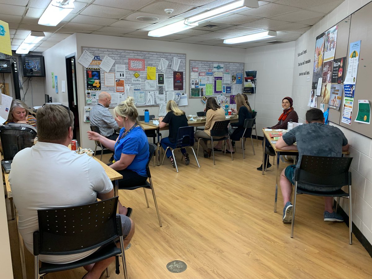 brier_park's tweet photo. Thank you so much to the school community/families who contributed and supplied lunch today for the staff! It was very yummy and a great treat! @brier_park has great families! 😁 https://t.co/Qp320NkKel