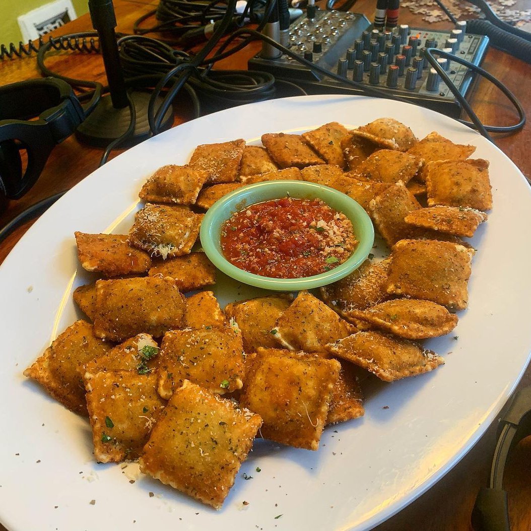GuidosSTL's tweet photo. Did someone say apps?! Our toasted ravioli, breaded artichokes, and chicken wings are *chefs kiss* #STLfood #STLitalian #StLouisFood #GuidosSTL https://t.co/GPRPa51FXi