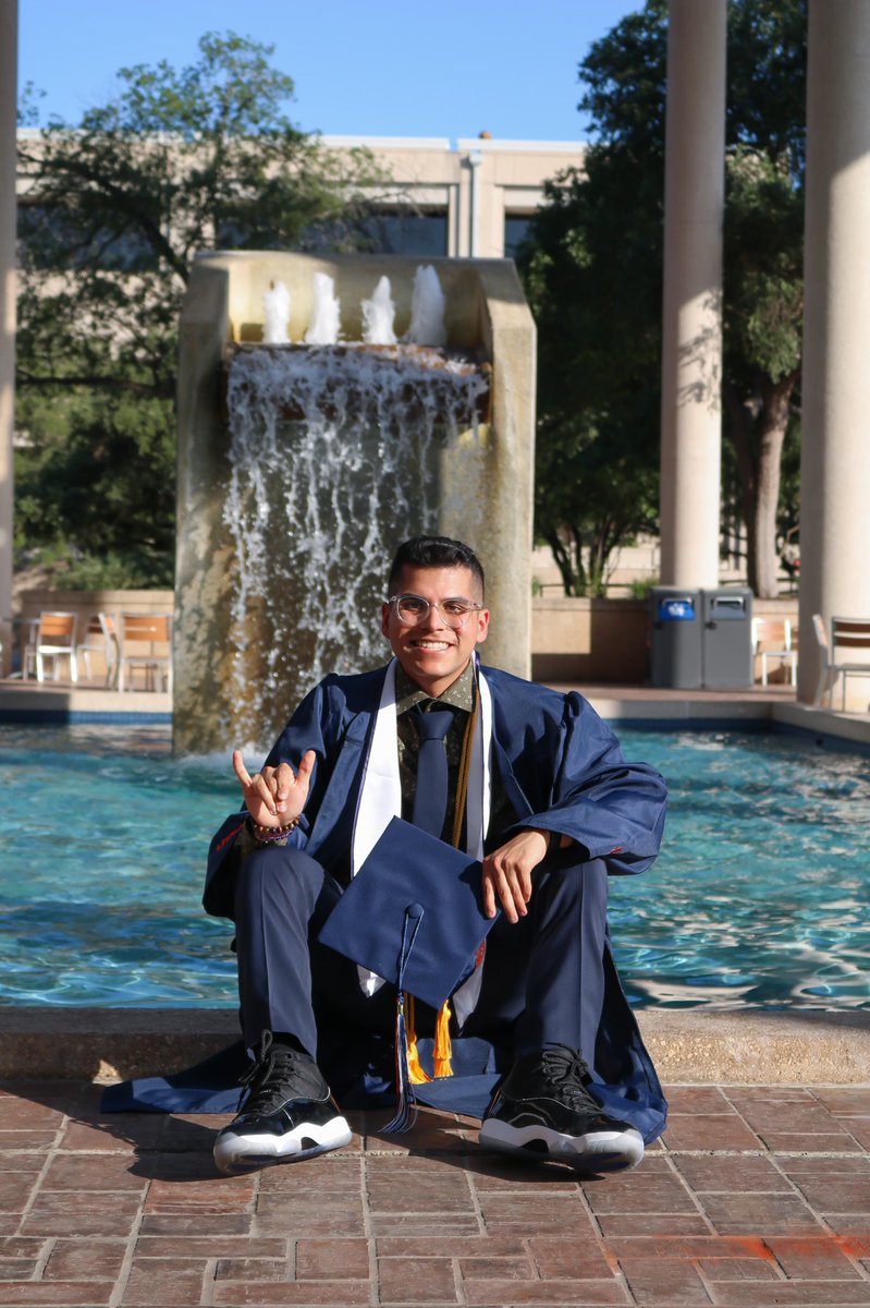 ReallyRyan_'s tweet photo. Homie this shit is basic, Welcome to graduation 🎓 https://t.co/AmMVbv4FDv