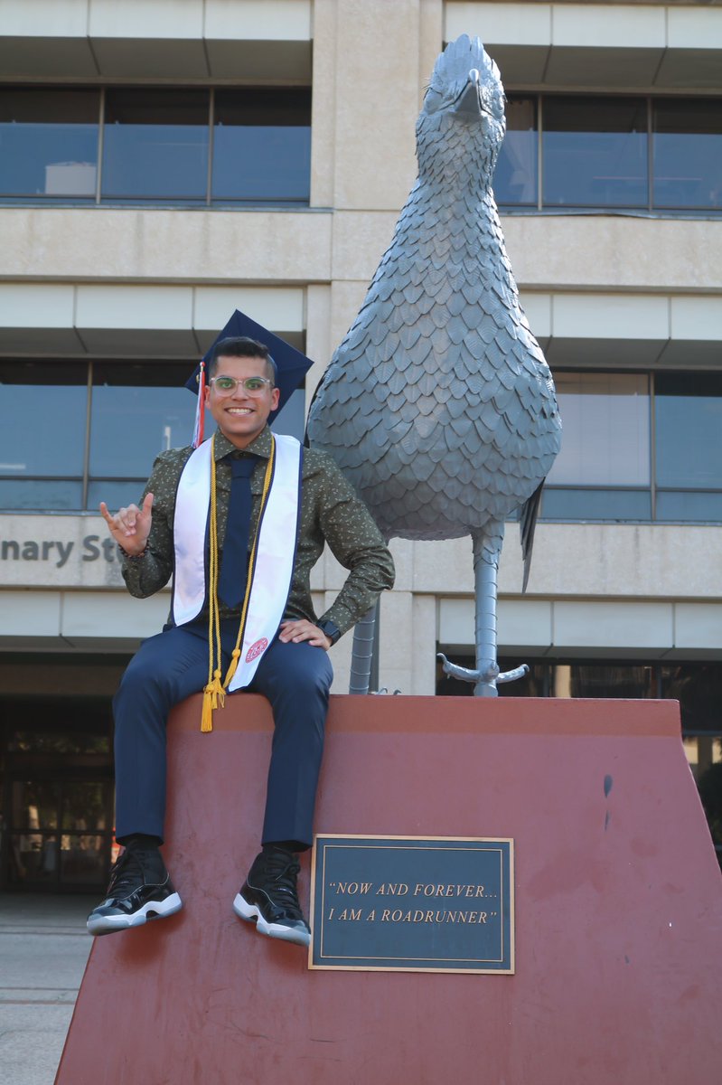 ReallyRyan_'s tweet photo. Homie this shit is basic, Welcome to graduation 🎓 https://t.co/AmMVbv4FDv