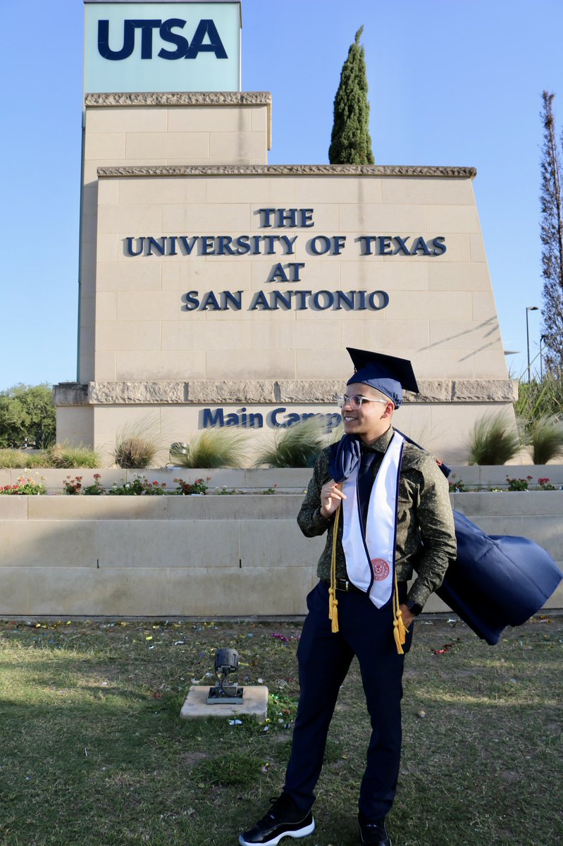 ReallyRyan_'s tweet photo. Homie this shit is basic, Welcome to graduation 🎓 https://t.co/AmMVbv4FDv