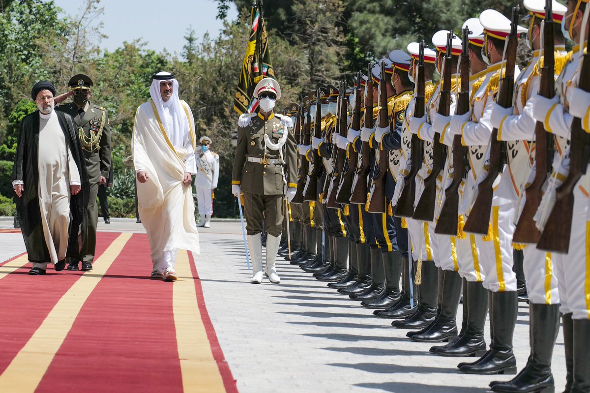 TamimBinHamad's tweet photo. أشكر فخامة الرئيس إبراهيم رئيسي على حسن الاستقبال وكرم الضيافة خلال زيارتي لطهران اليوم، والتي تضمنت مباحثات مع فخامته حول أوجه دعم تعاون بلدينا الثنائي في مختلف المجالات، كما ناقشنا السبل الكفيلة بتعزيز أمن المنطقة واستقرارها في ظل التطورات الإقليمية والعالمية الراهنة. https://t.co/G2NBgry4Qc