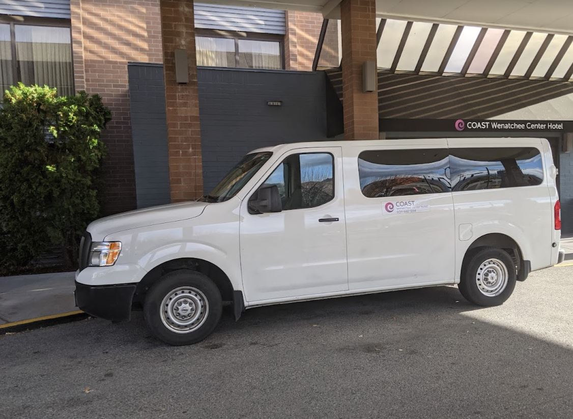 One of the reasons we have a complimentary shuttle to/from #PangbornMemorialAirport is to provide convenience to our guests while traveling. We also offer free parking, WiFi, pet-friendly rooms, and more. 🚐✈🐾

Book today: bit.ly/CoastWenatchee…
#VisitWenatchee #PNWtravel