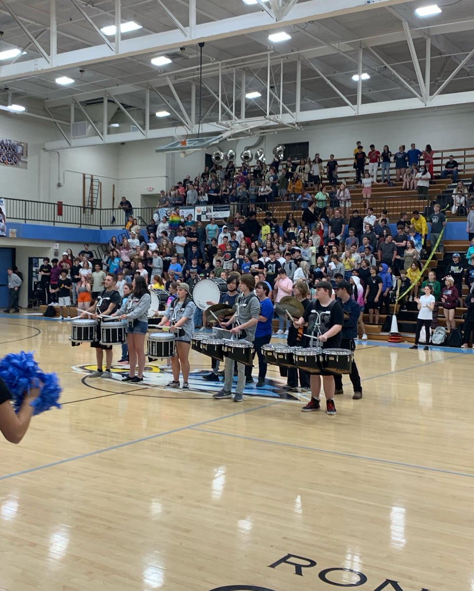 _GHSCounseling's tweet photo. AWESOME afternoon of Pep Rally-ing, class promotions, and having FUN after testing at GHS❕ https://t.co/8NufVE0EZz