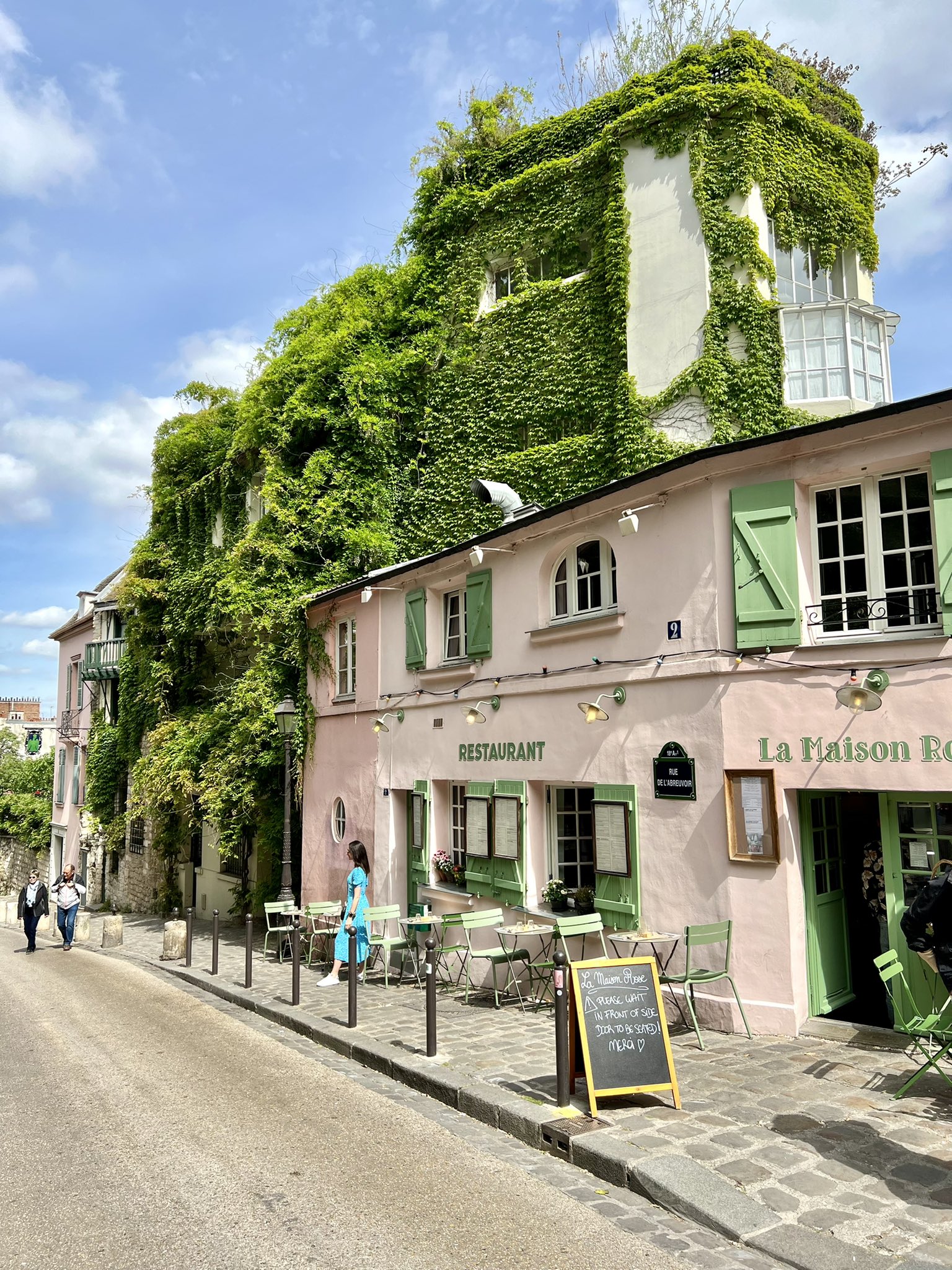 La Maison Rose Emily In Paris jessica on Twitter: "la maison rose was in emily in paris lol" / Twitter