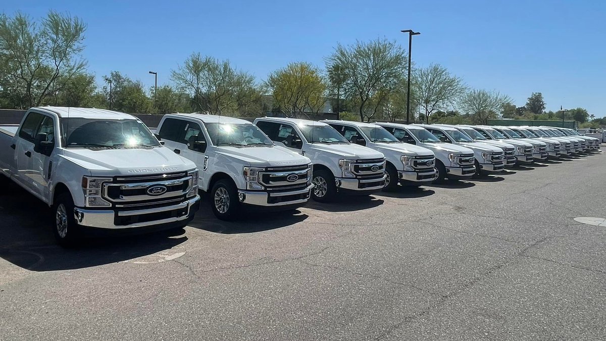 HickeyNum1's tweet photo. Looking for a new work truck!? @PeoriaFord Commercial Fleet Sales has you covered! Call (623) 523-6151, click https://t.co/h7vZBWilcX or drive on over to 17338 North 92nd Ave Peoria, AZ 85382 today! #weownwork https://t.co/F6qviOSGhH