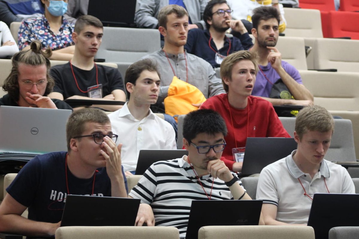 Los equipos de Suiza y Francia ganaron las semifinales de hoy y acompañarán a Brasil en la final del #IPT2022 que se disputará mañana a partir de las 8 a.m. en el Ágora de la Facultad de Ciencias Humanas.