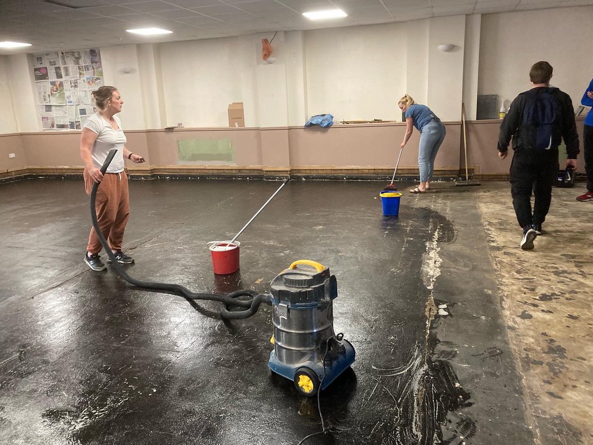 coaliesrowing's tweet photo. Working together on land and water to get the club ready for regattas. Also to refurbish the club facilities. A spirit and place for mental support that will help our club turn 150 in 2025. @SolentMind #MentalHealthAwarenessWeek @southampton2025 #makeitso #so25 @LoveRowing_BRCF https://t.co/PpwdwKzTld