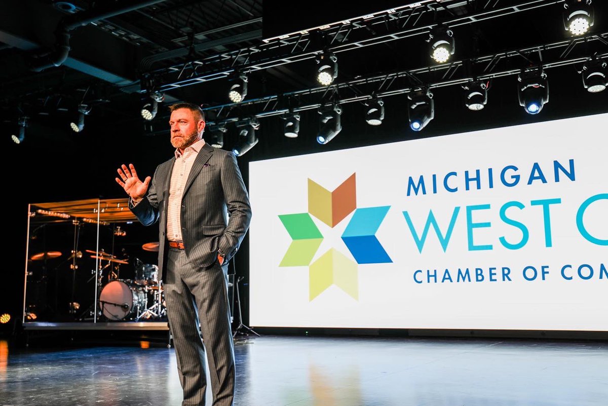 HeroSpeaker's tweet photo. Tulip Time in Holland, MI. Great to be back in my home state this week with the Michigan West Coast Chamber of Commerce for their Leadership Live event.
Thank you for allowing me to bring The Hero Effect message to the leaders and heroes in Western Michigan.
.
.
.
#heroeffect https://t.co/v3b2Uzozdv