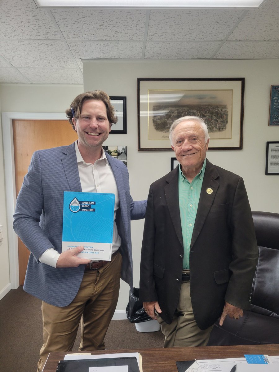 tmcewen79's tweet photo. Great day traveling to meet w/ Mayors in NC&SC to discuss flood resilience & expand our @floodcoalition
Thank you to Mayors of #DillonSC #MarionSC #LattaSC & #FairmontNC for your concern for community and time. Our rural & small towns are often the most vulnerable to #flooding https://t.co/YygWJ9LJ1Z