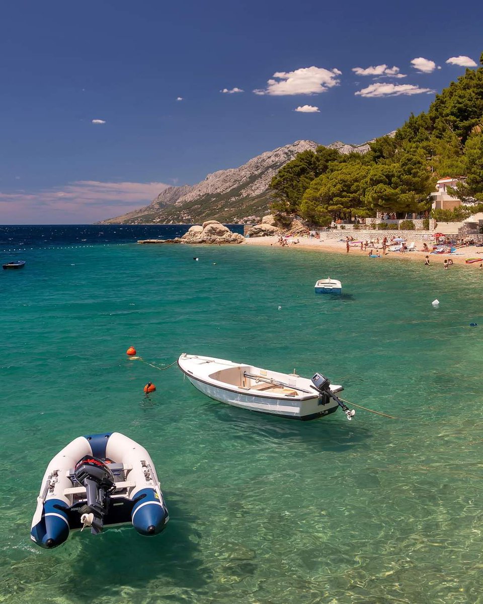 #Summertime #Jakirusa #beach bay #Brela 💙💛💚 
#brelative #Croatia #Kroatien #BrelaCroatia #VisitBrela 
📸 Vice Rudan <a href="/makarskabeaches/">Makarska Beaches</a>