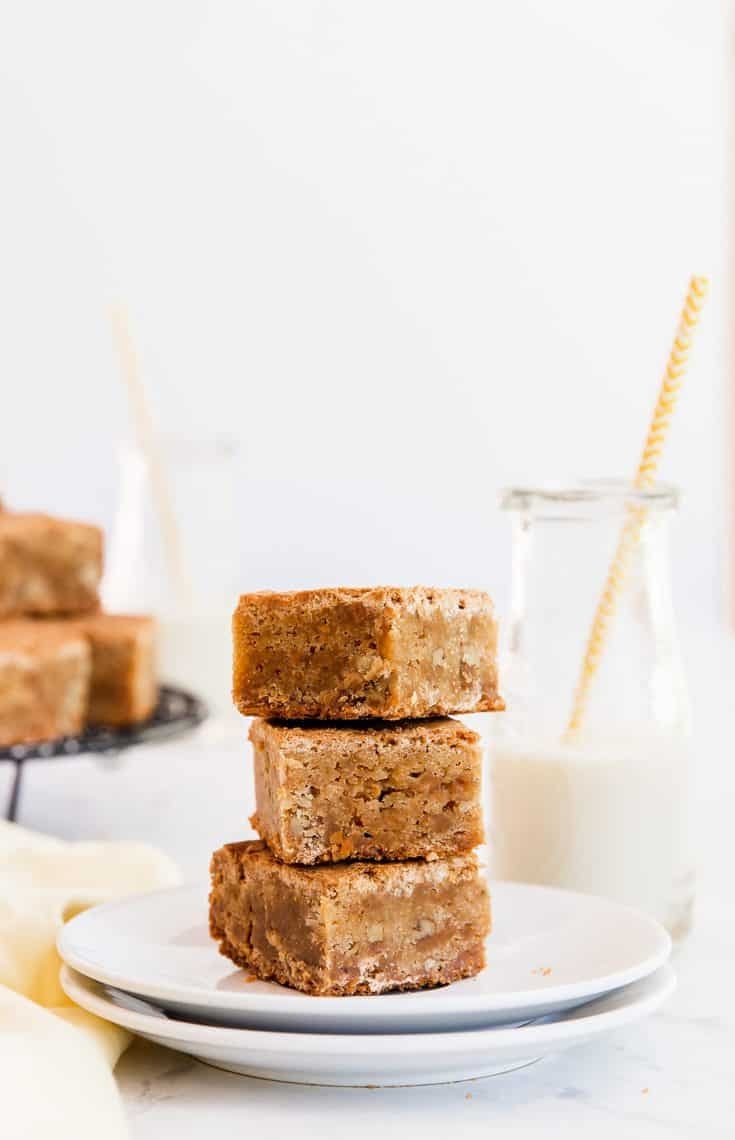aclassictwist's tweet photo. These chewy toffee bars are brownie-like, crunchy, perfectly sweet, and chewy. They brought back to so many happy memories!

Find the recipe here- https://t.co/3g9JbGvm2e

#aclassictwist #dmvbaker #foodie #blog #foodblogger #toffeerecipes #recipestotry #kidfriendlyrecipes https://t.co/3bX4X09Zbt