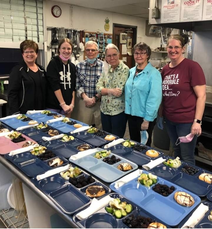 pcusabingewatch's tweet photo. Community Presbyterian #WestFargo #NorthDakota serving at Churches United #Moorehead #Minnesota May 11, 2022. Churches United provides Safe Shelter, Stable Housing, Nutritious Food, and a Path Toward Healing. #Matthew25 @Presbyterian #pcusa #Presbyterian @presbyhunger https://t.co/BwQVKPQ6PU