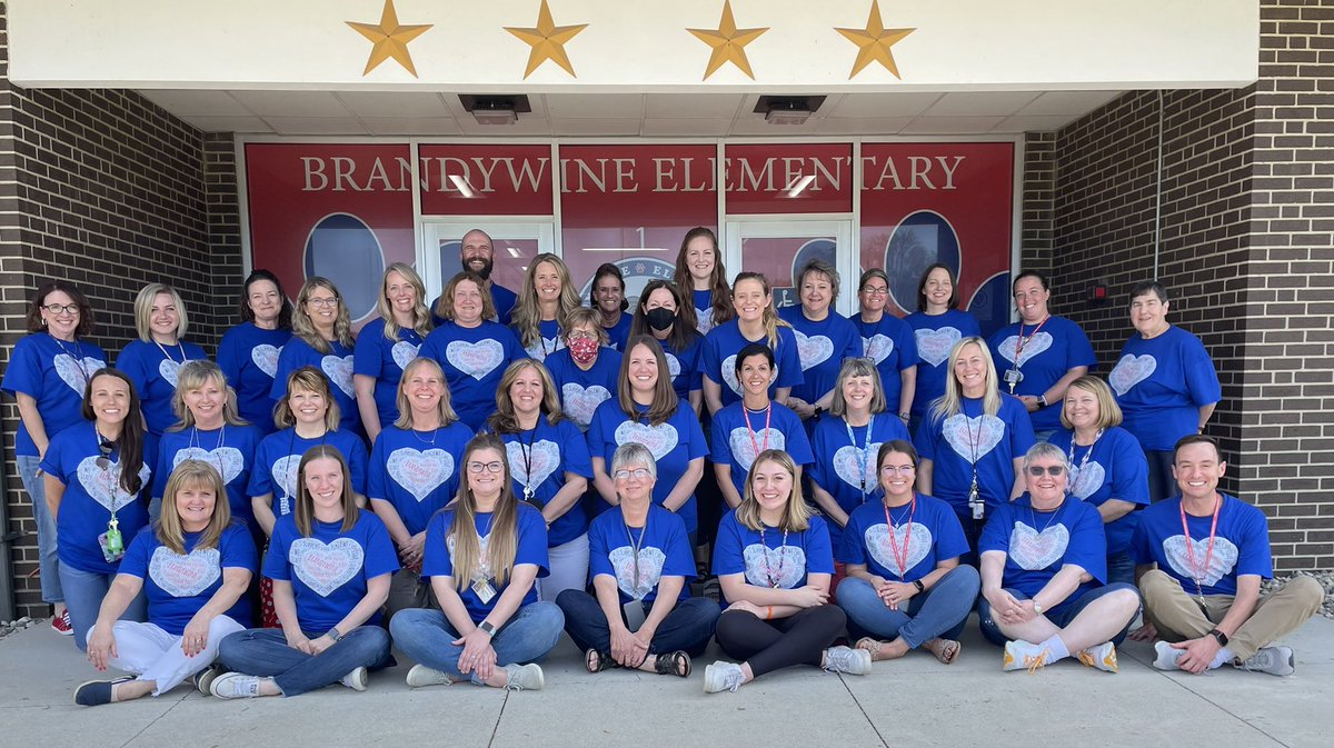 BWEbulldogs's tweet photo. Another perfect day with the perfect staff! @SouthernHancock  ☀️ https://t.co/5Vuzdlst8F