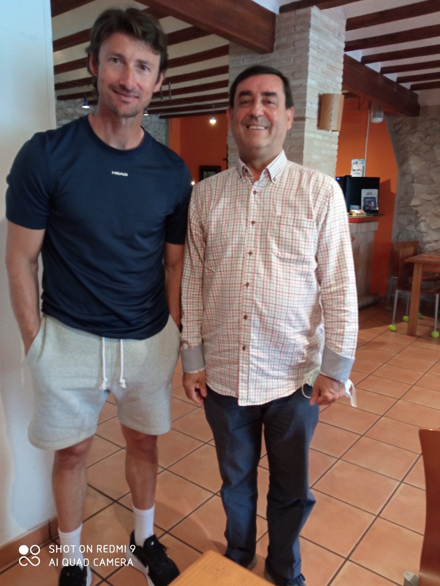 GaMoiss's tweet photo. Hoy he tenido la gran alegría de encontrarme a mí ídolo @juankiferri y acompañado por dos #megacracks como @pablocarreno91
y @alcarazcarlos03.
Gracias por vuestra amabilidad y simpatía. Emocionado como un #chiquillo de 63.
@EqueliteFerrero https://t.co/FvpX3AzTmy