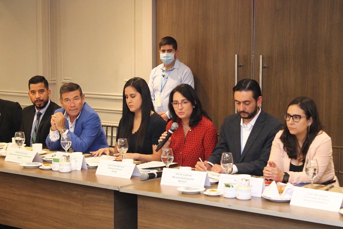 SENAE_Aduana's tweet photo. 1/2 Nos reunimos con @UKinEcuador con el fin de fortalecer la implementación del Acuerdo Comercial entre Reino Unido y los Países Andinos.
Tratando temas como:
✅Presentación de los resultados de la Evaluación del Programa OEA de Ecuador, realizado por #CTStrategies https://t.co/QLRGcqc9Hu