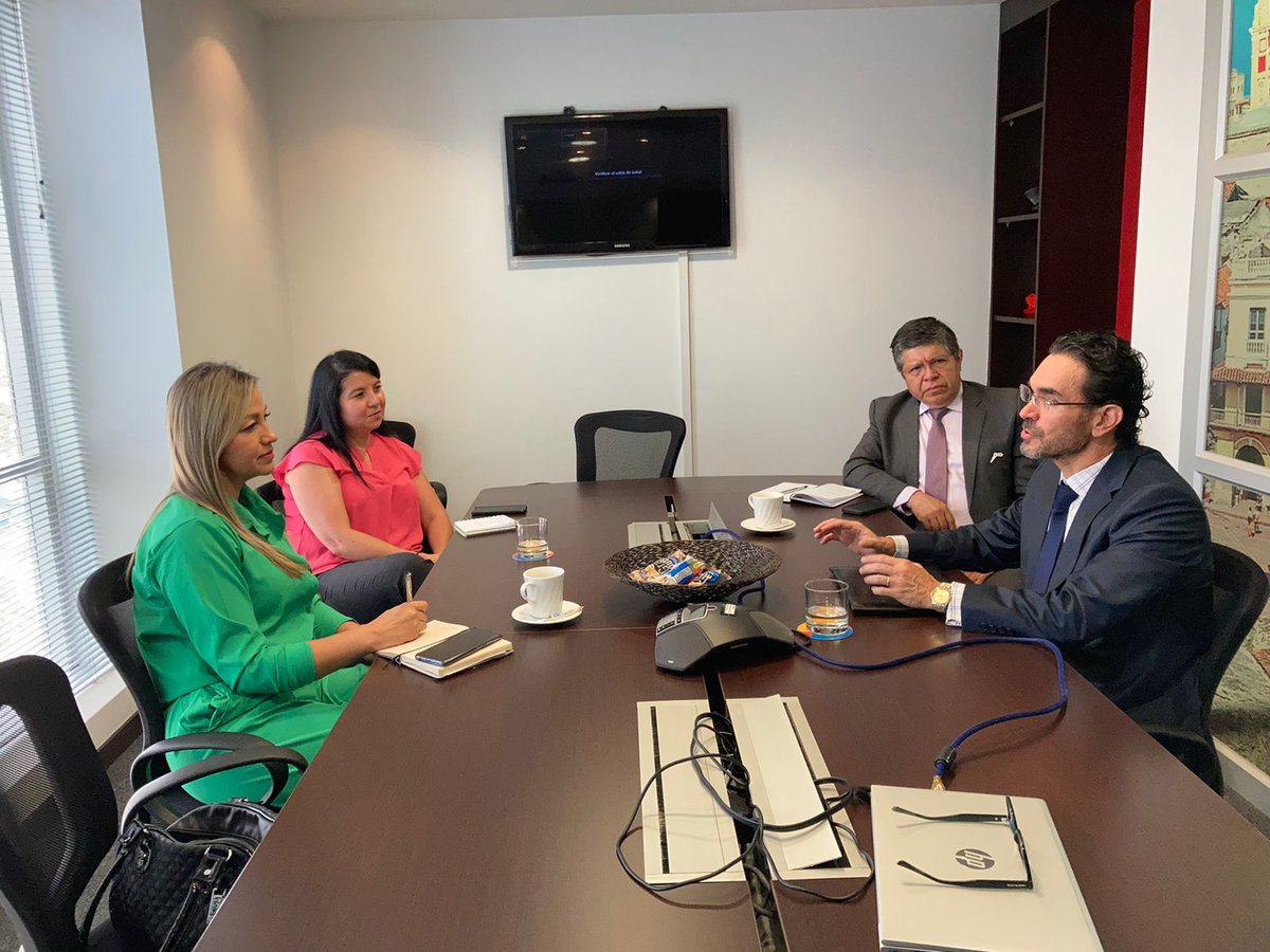En reunión con Diana de Los Ríos, directora de <a href="/InNarino/">Invest In Nariño</a>, el Embajador de Colombia <a href="/enriquezroseroM/">Manuel Enríquez R.</a> y Santiago Viera, director de <a href="/PROCOLOMBIACO/">PROCOLOMBIA</a> en Ecuador, nuestro presidente <a href="/jlbarzallo/">Jose Luis Barzallo</a> y la directora <a href="/alemosquerar/">Alexandra Mosquera</a> conocieron las ventajas de #Nariño para inversión y comercio
