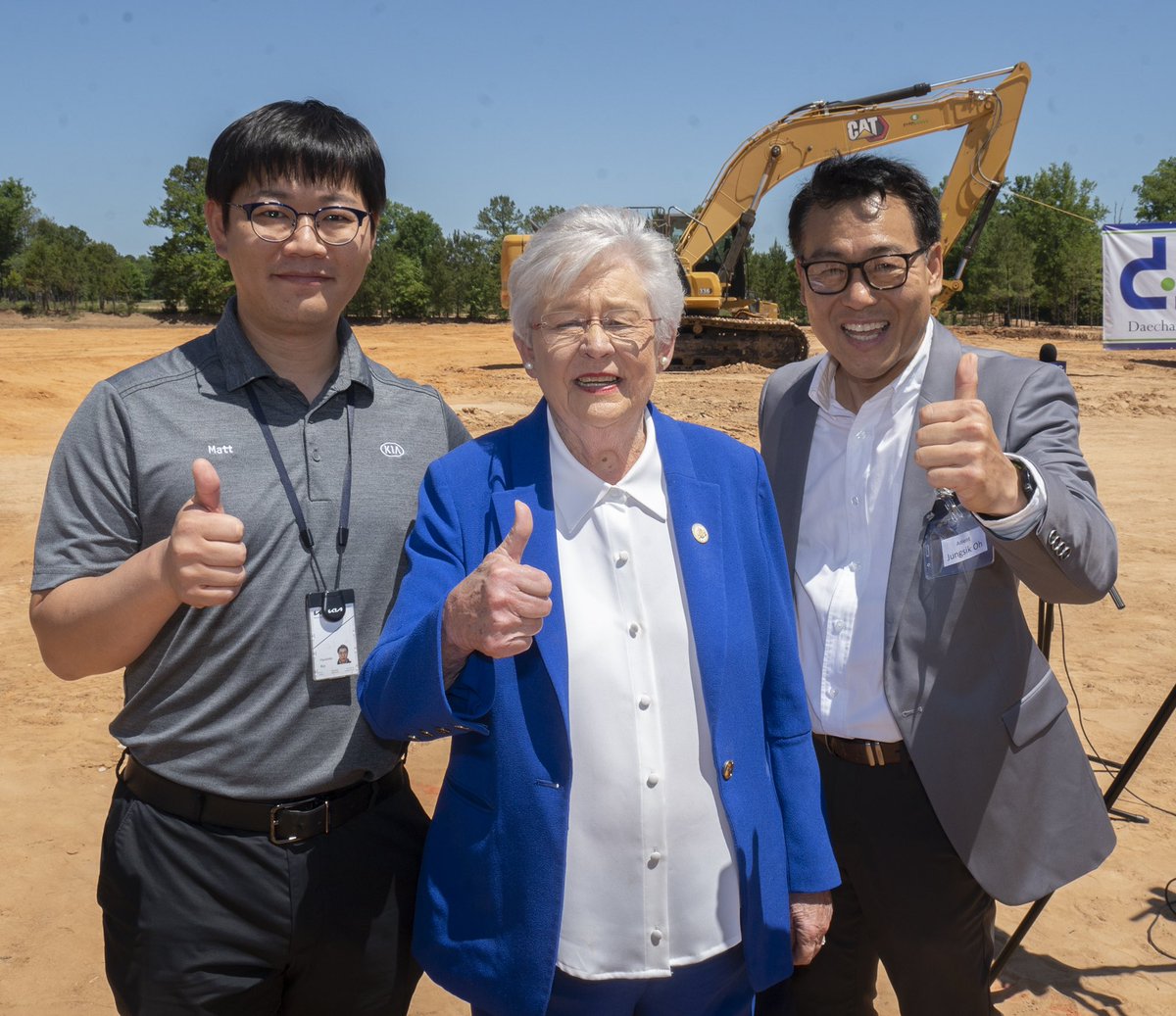 GovernorKayIvey's tweet photo. AL is the No. 4 auto exporting state in America, & today we are proud to welcome auto supplier, DaeChang Seat Corp, to Phenix City! They’re investing over $23M in their new production facility, which will create 300 jobs. We’re glad to have them as our newest #MadeinAL partner! https://t.co/mpTvZqv5X8
