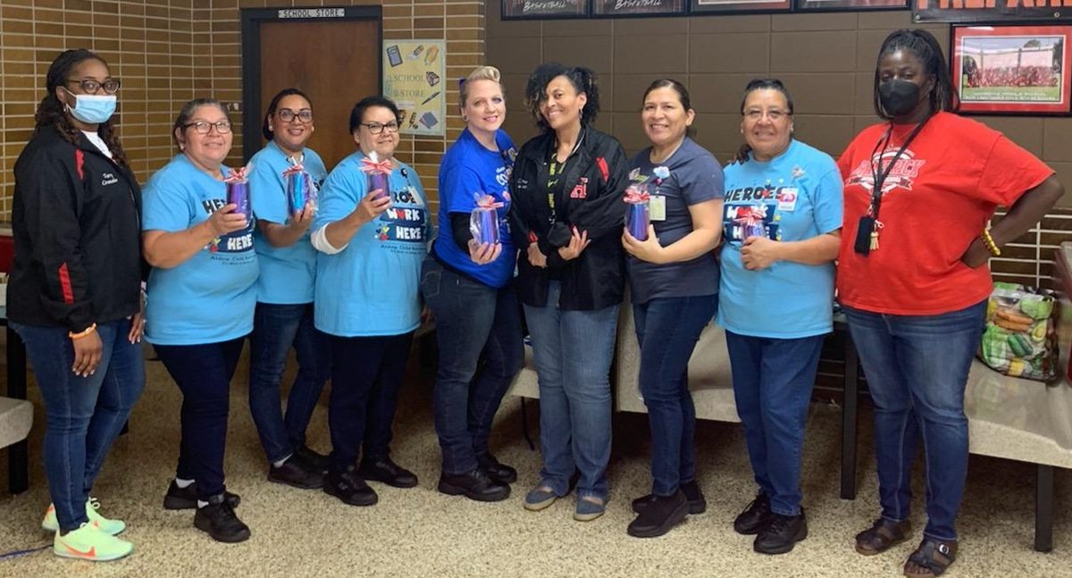 CrystalgBeers's tweet photo. Thank you @HambrickMS_AISD
π₯°β‘π₯°β‘π₯°β‘π₯°β‘π₯°β‘π₯°β‘π
#hambrickcafe #hambrickgirls #lunchherogifts #bestlunchladies #thankyouclimatecommitee https://t.co/ymQ8WwmQ8g