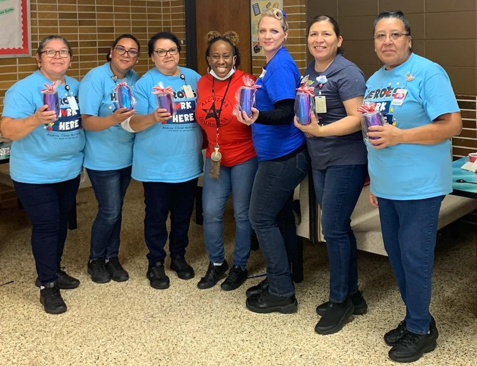 CrystalgBeers's tweet photo. Thank you @HambrickMS_AISD
π₯°β‘π₯°β‘π₯°β‘π₯°β‘π₯°β‘π₯°β‘π
#hambrickcafe #hambrickgirls #lunchherogifts #bestlunchladies #thankyouclimatecommitee https://t.co/ymQ8WwmQ8g