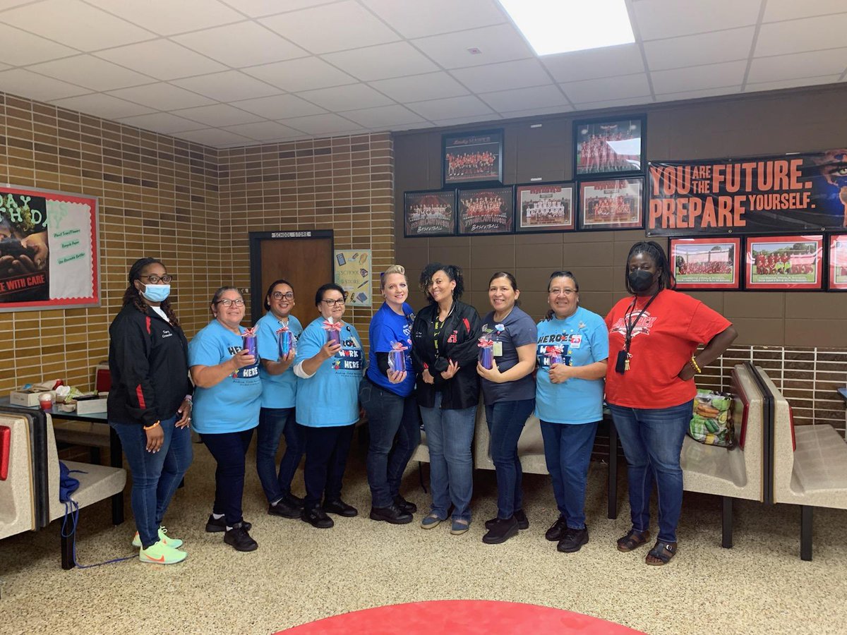 CrystalgBeers's tweet photo. Thank you @HambrickMS_AISD
π₯°β‘π₯°β‘π₯°β‘π₯°β‘π₯°β‘π₯°β‘π
#hambrickcafe #hambrickgirls #lunchherogifts #bestlunchladies #thankyouclimatecommitee https://t.co/ymQ8WwmQ8g