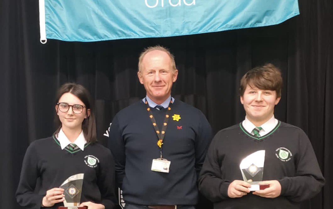 Pen Y Dre Cymraeg tweet media