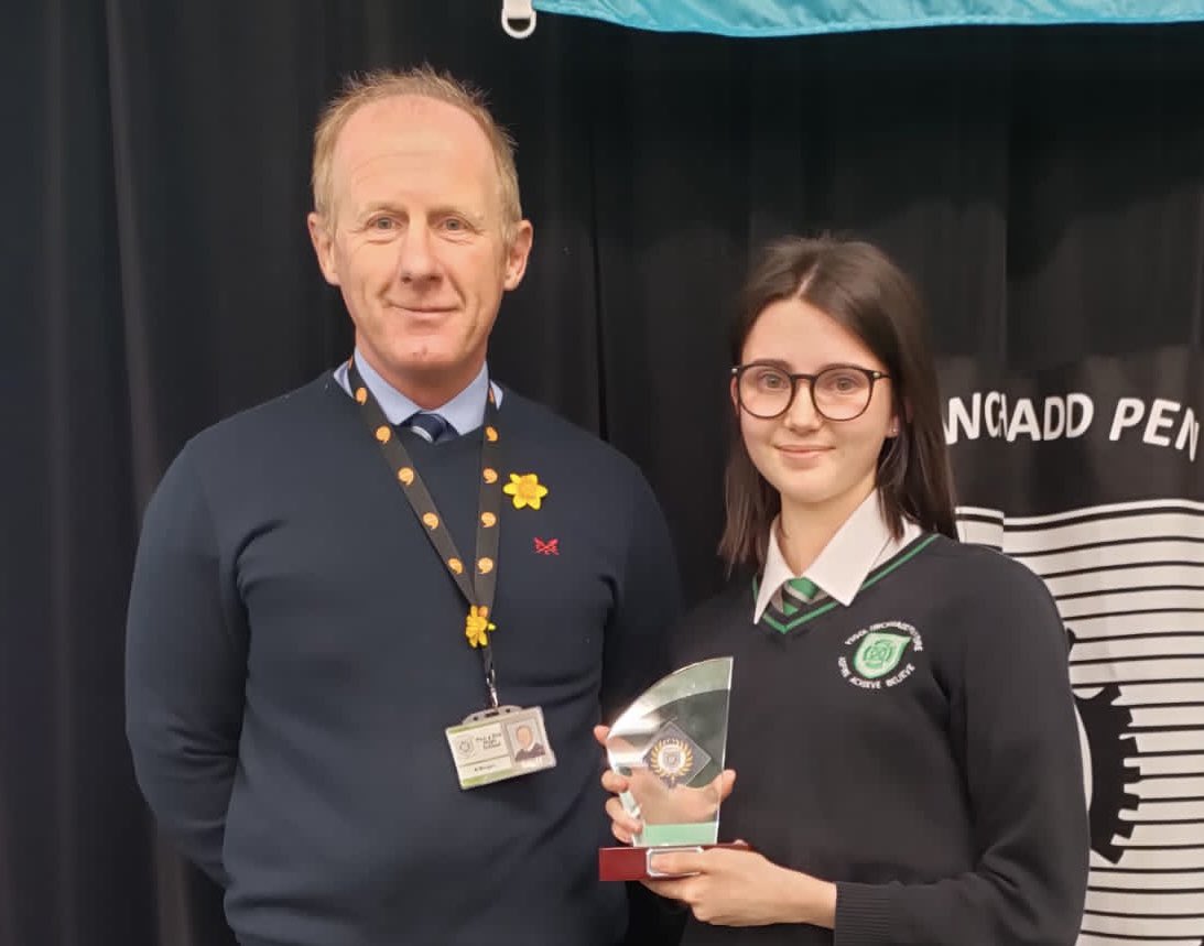 Pen Y Dre Cymraeg tweet media