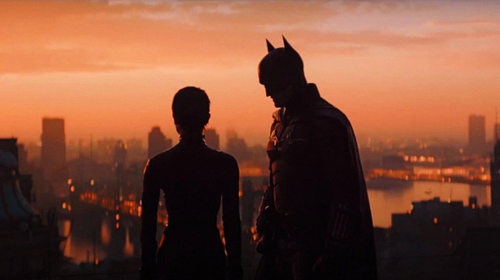 Click the link and go behind the scenes to learn how <a href="/ILMVFX/">Industrial Light & Magic</a> brought Gotham City to life with #ILMStageCraft. <a href="/TheBatman/">The Penguin</a> is now streaming on <a href="/HBOMax/">HBO Max</a>. 
youtube.com/watch?v=2kQzfn…