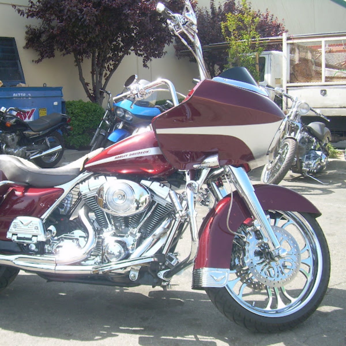 RAM_Products's tweet photo. When it comes to taking care of you and your Harley, the extra mile is our favorite stretch of the journey! https://t.co/Kdg2TaeNq7