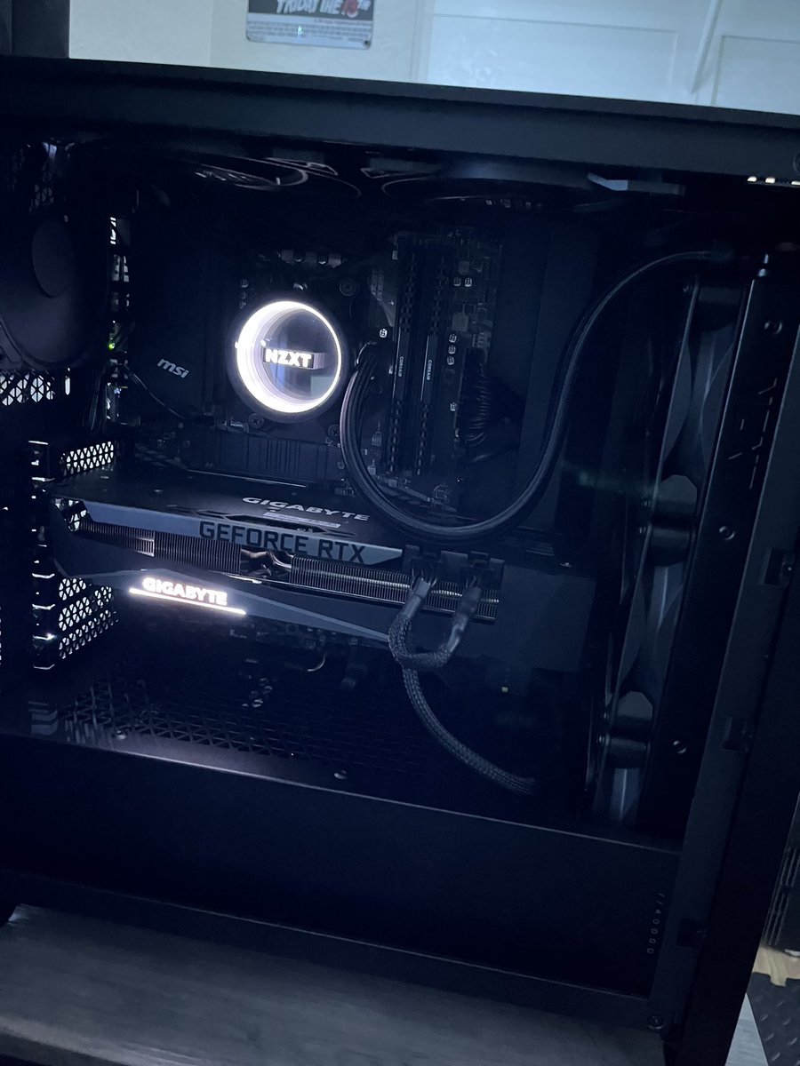 grandaam_'s tweet photo. 3070ti 5800x build https://t.co/tqKTTGvRKf