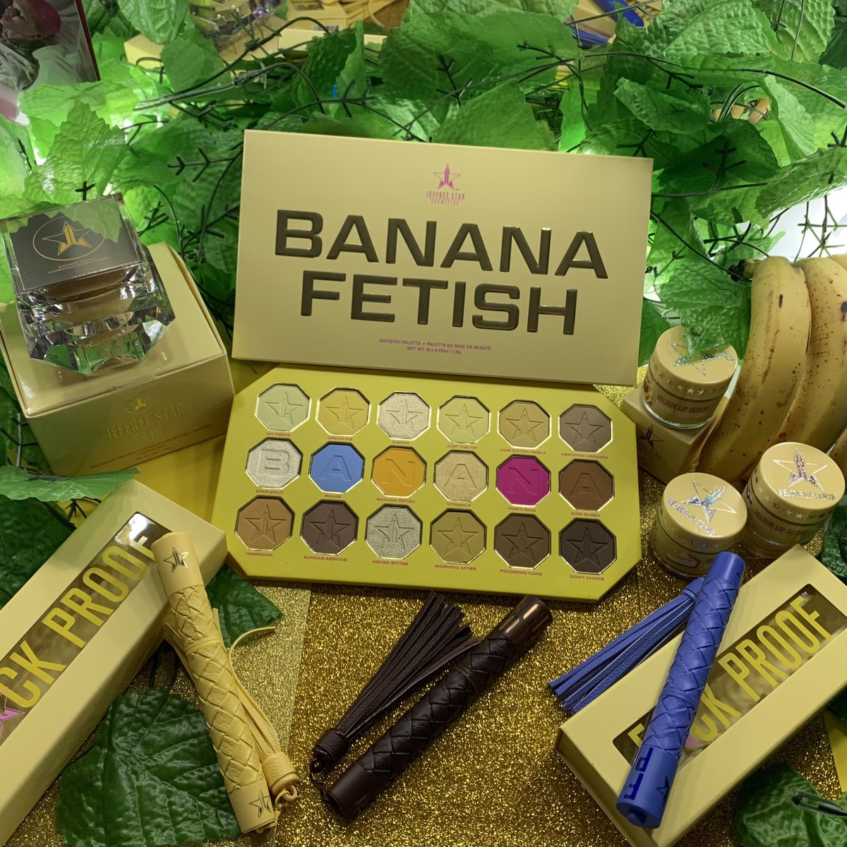 vampira_83's tweet photo. 🍌🍌🍌❤️

https://t.co/Wc61WsLcNm

 #bananafetish #jeffreestar #makeup @JeffreeStar https://t.co/fE8GYm0uNa
