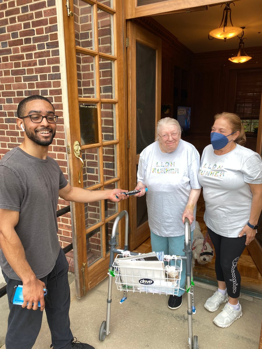 linkedsenior's tweet photo. Thank you to all of the staff, residents and volunteers from communities across the city who have participated in the 2nd Annual #DC #LongevityFunRun today so far!! #OldPeopleAreCool #OlderAmericansMonth @Oldplparecool #gerotwitter @TinaSandri @DACL_DC https://t.co/YuzIAhfee1