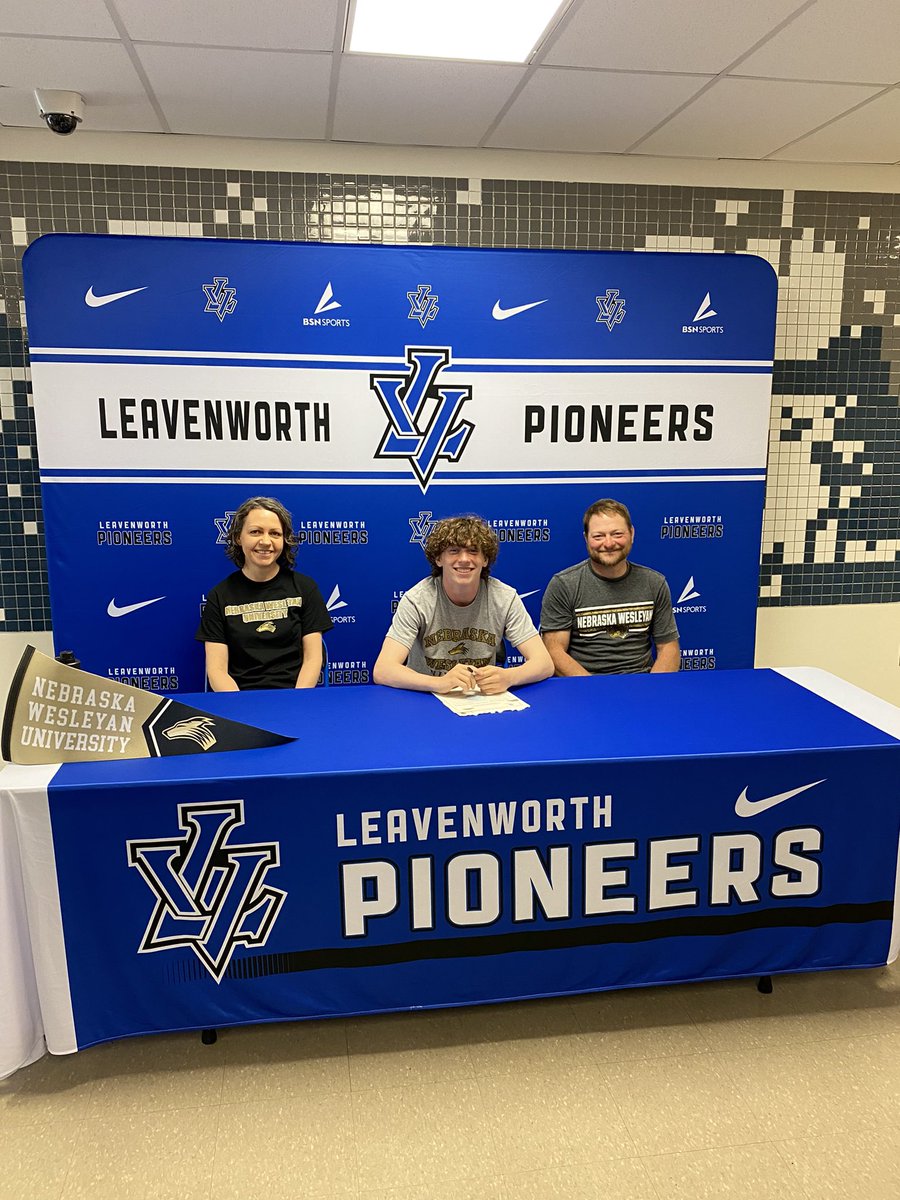LeavenworthBas1's tweet image. Proud to watch our guy Julian Long sign to wrestle next year at @PrairieWolfWR! Keep grinding and go be great! #SWWN #WithIntent #MultiSport