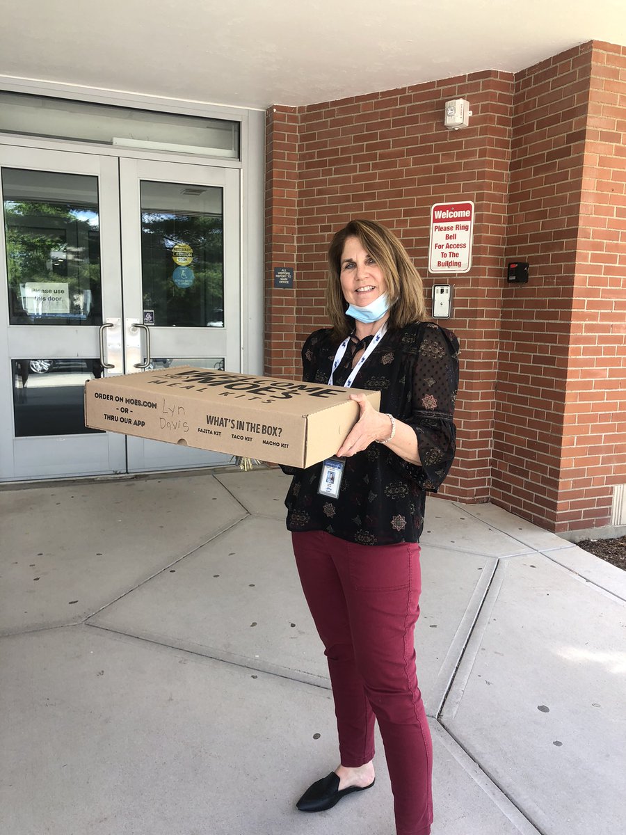 PHSClass_2022's tweet photo. Moe’s Taco Kits have arrived! Thank you to those who supported the seniors. We love @Moes_HQ (Southington)! 🌮🌮🌮 https://t.co/EJk6eVHKWY