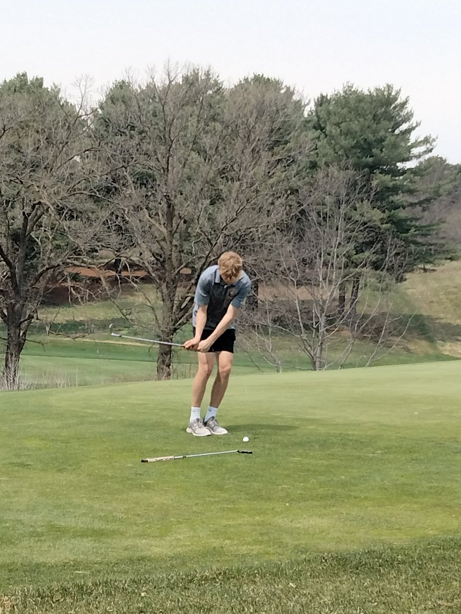 RFHSboysgolf's tweet photo. Jacob chipping at the Rice Lake Invitational. Jacob shot 37! In the front 9 today. https://t.co/pjFjKayvP0