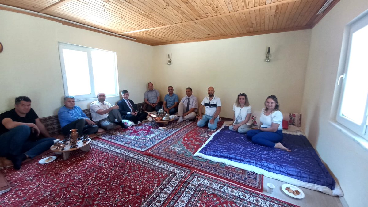 TÜBİTAK 4006 Bilim Fuarları kapsamında okulumuz öğrencilerinin hazırladığı projeleri, 11-12 Mayıs tarihlerinde başarıyla sergiledik. Öğrencilerimizin sunduğu bilimsel çalışmalar, misafirlerimiz tarafından ilgiyle takip edildi. <a href="/koycegiz48/">Köyceğiz Kaymakamlığı</a>, @MemKoycegiz