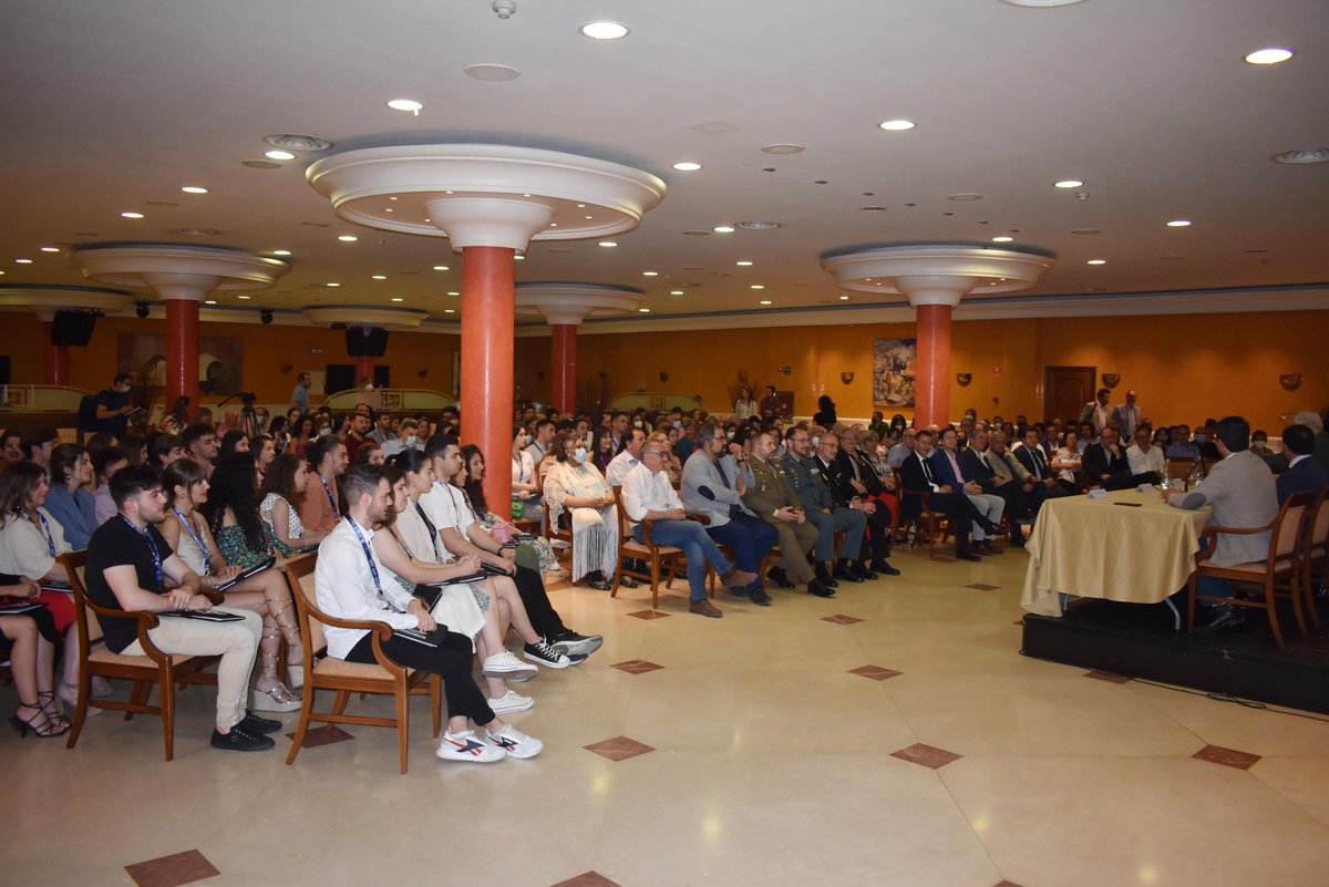 AYTO_CIUDADREAL's tweet photo. Ciudad Real conmemora el Día Internacional de la Enfermera reivindicando la incorporación de más profesionales, mejorar las especialidades de la enfermería y conseguir el reconocimiento de la categoría profesional A1.
Más información en https://t.co/HmPAsJdmrV https://t.co/CrLtZn1b6Z