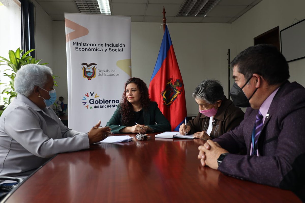 DHumanoEc's tweet photo. #Quito | Firmamos convenio de cooperación técnico - económico con el Centro de Promoción Integral de la Mujer #CEPIM, que beneficiará a 108 niñas y niños con la implementación de Servicios de Desarrollo Infantil Integral.
#JuntosCumplimos
#GobiernoDelEncuentro https://t.co/RpsP30P0sX