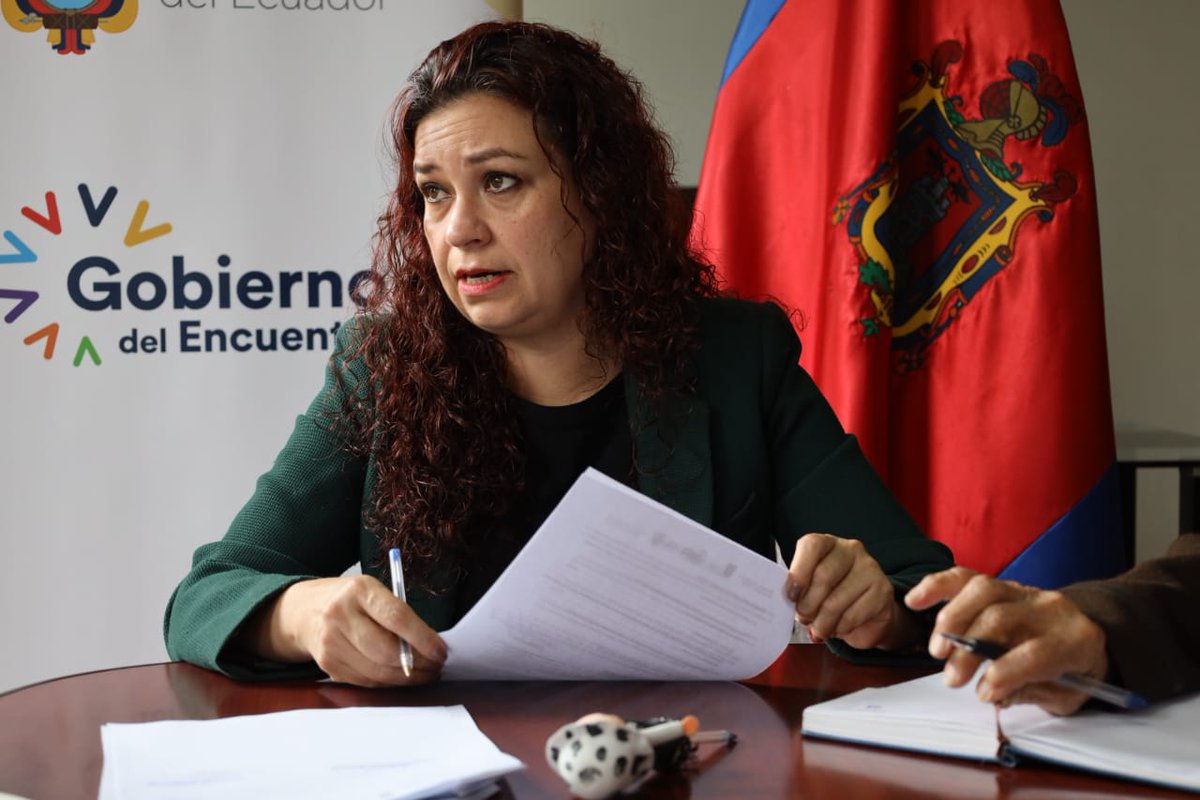 DHumanoEc's tweet photo. #Quito | Firmamos convenio de cooperación técnico - económico con el Centro de Promoción Integral de la Mujer #CEPIM, que beneficiará a 108 niñas y niños con la implementación de Servicios de Desarrollo Infantil Integral.
#JuntosCumplimos
#GobiernoDelEncuentro https://t.co/RpsP30P0sX