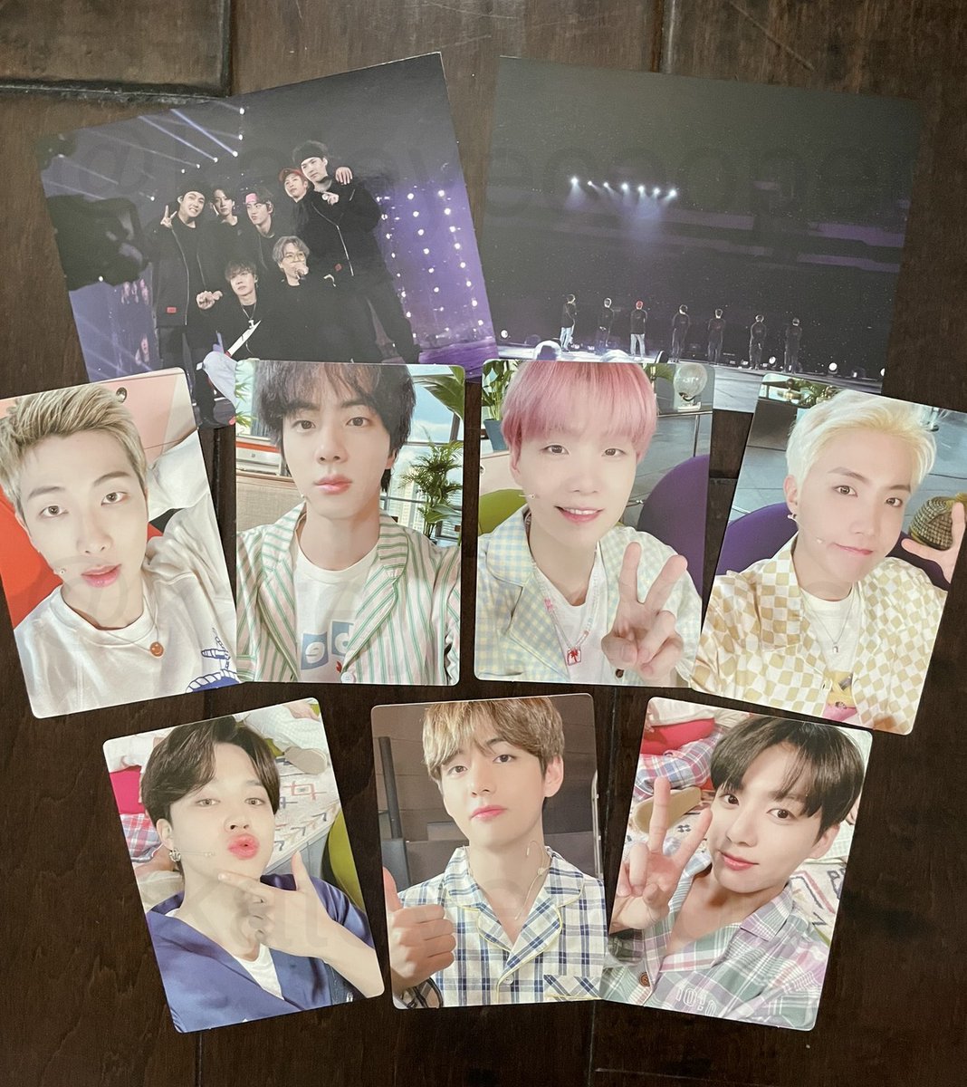 KateyECooper's tweet photo. Merch Box 6 is here!!! This is by far my favorite box so far 💜💜 #BTS #BTScollection #BTScollector #btsmerchbox6 https://t.co/EeHoVrUzEm