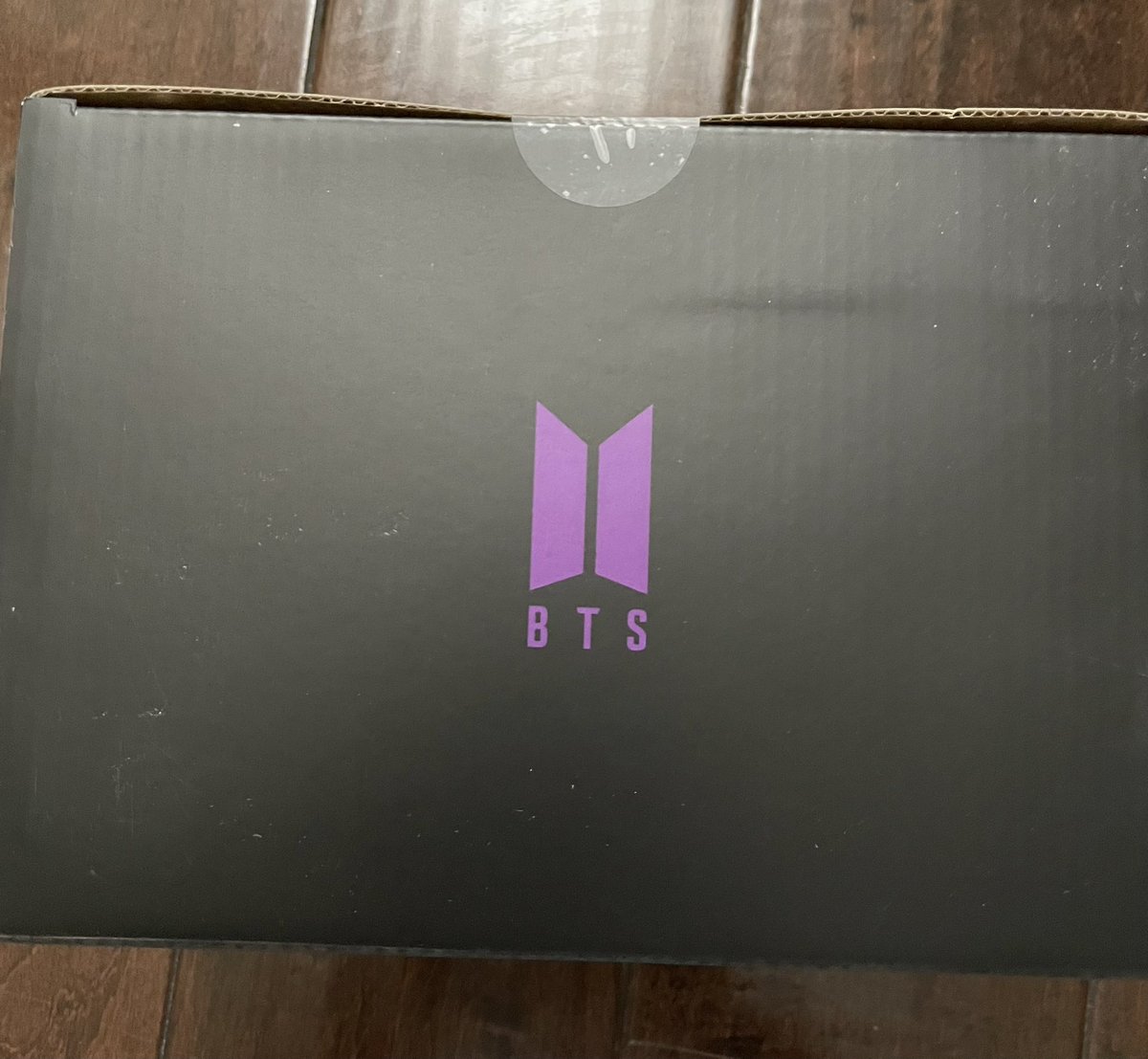 KateyECooper's tweet photo. Merch Box 6 is here!!! This is by far my favorite box so far 💜💜 #BTS #BTScollection #BTScollector #btsmerchbox6 https://t.co/EeHoVrUzEm